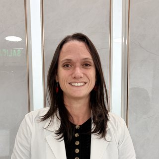 Kim Kaztan, Médico Cirujano de Clínica Pucalán