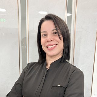 Michelle Fuguet, especialista en cejas y pestañas de Clínica Pucalán